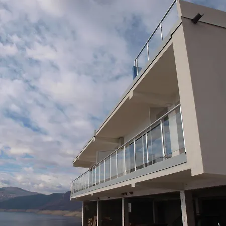 Couette-café Lakeview-estate 4*